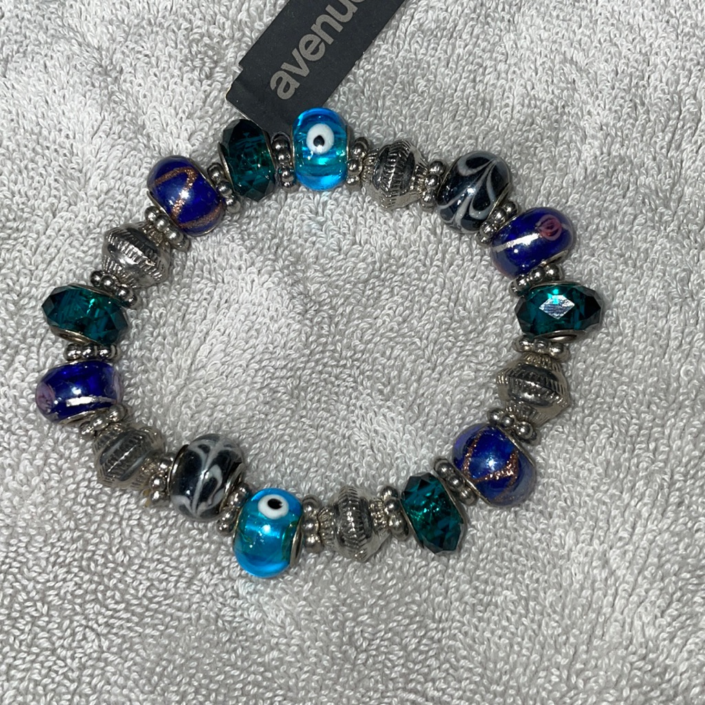 Nwt Stretch Bracelet Beautiful Green BlueAnd Silver Beads 6$